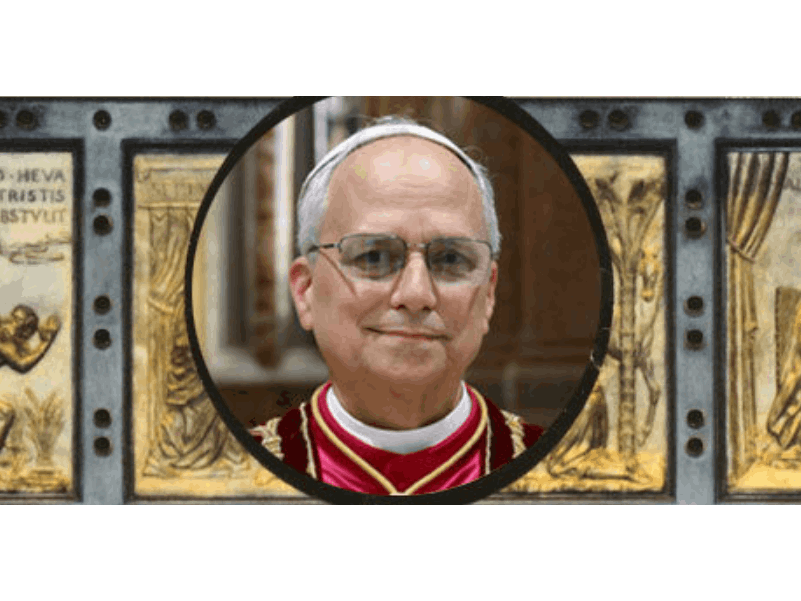 Chorbishop sharbel Presents Medallion to Pope Francis Chorbishop sharbel Presents Medallion to Pope Francis